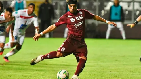 Saprissa inicia defensa del título con victoria ante Santos de Guápiles