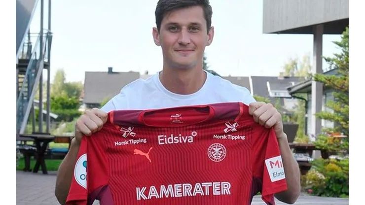 Nicholas Hagen firma con su nuevo club en Europa