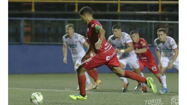 Álvaro Saborío evita el triunfo de Alajuelense