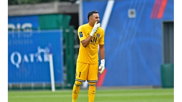 ¡Keylor Navas evitó un golazo de chilena! [VIDEO]