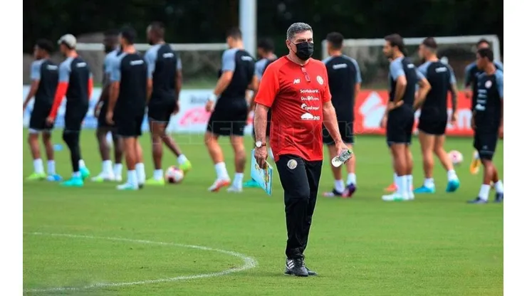Referentes de Costa Rica llenan de elogios a Luis Fernando Suárez