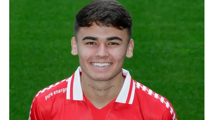 Manfred Ugalde es presentado oficialmente en Twente