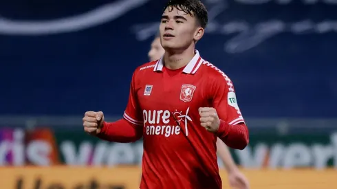 Manfred Ugalde se manifiesta por primera vez como jugador del Twente