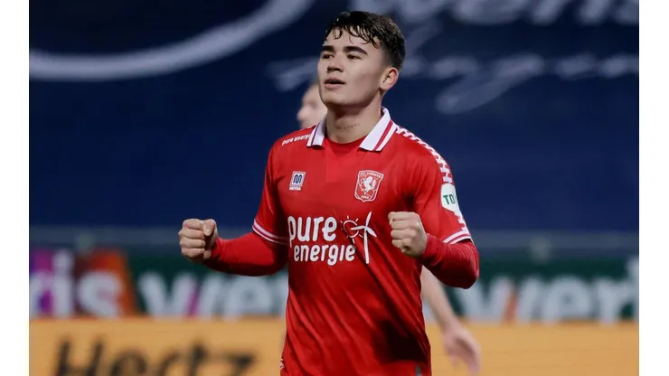 Manfred Ugalde se manifiesta por primera vez como jugador del Twente