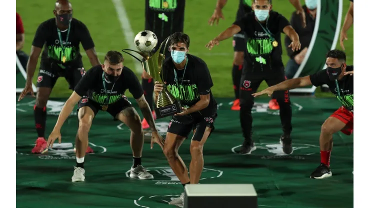 Alajuelense arrasa en los premios de la Unafut