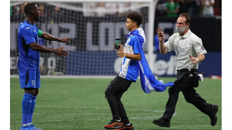 Maynor Figueroa salvó a un infiltrado de la seguridad del estadio [VIDEO]