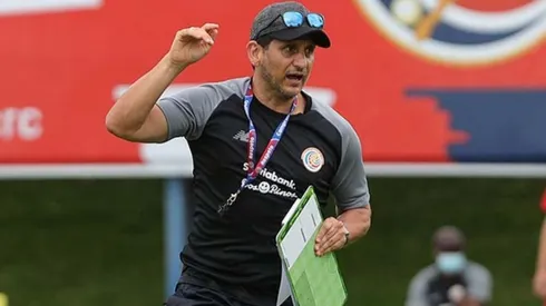 Ronald González no seguirá siendo técnico de los Ticos