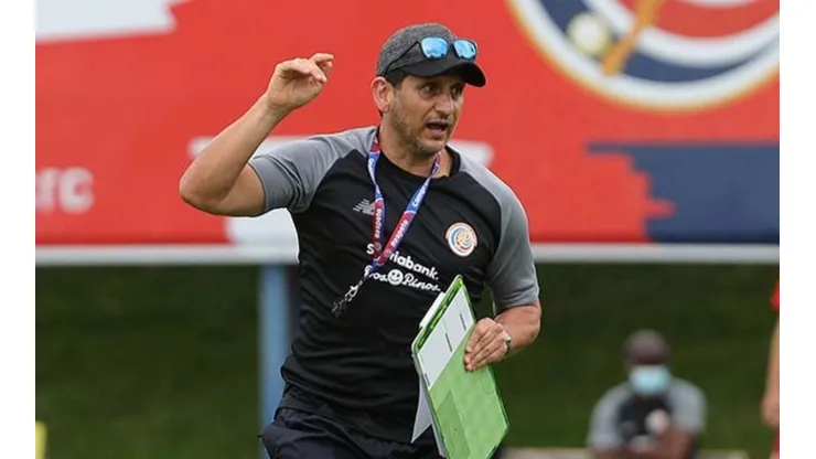 Ronald González no seguirá siendo técnico de los Ticos