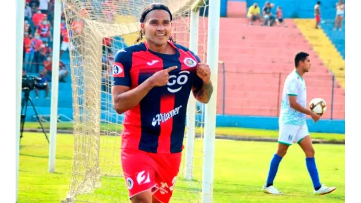 Gullit Peña despide al Deportivo FAS con emotivo mensaje