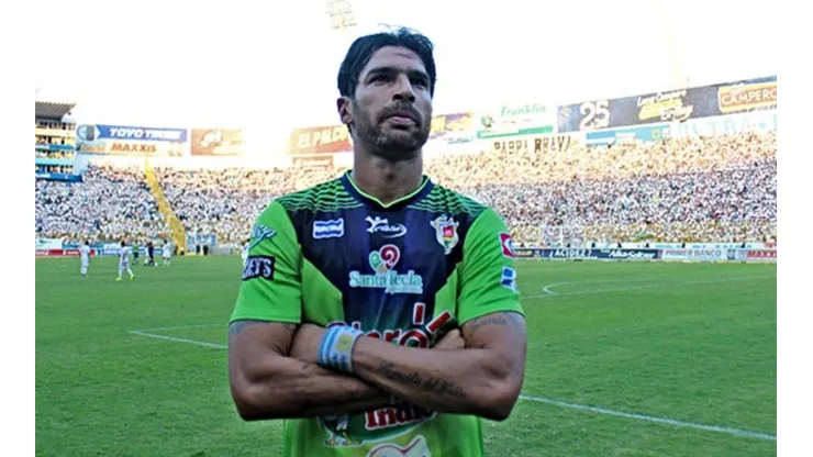 ¡Todos los goles del Loco Abreu con Santa Tecla!