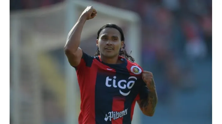 El Gullit Peña jugará en Guatemala