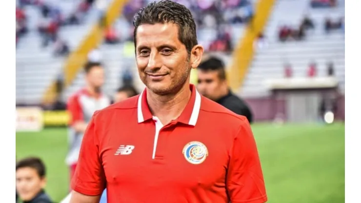 ¡Piden la salida de Ronald González de La Tricolor!