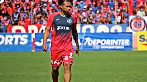 Los números de Gullit Peña con el CD FAS