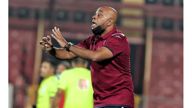 Wright: “Sería un sueño quedar campeón con Saprissa”