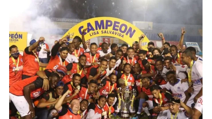 ¡Olimpia se proclama campeonísimo!