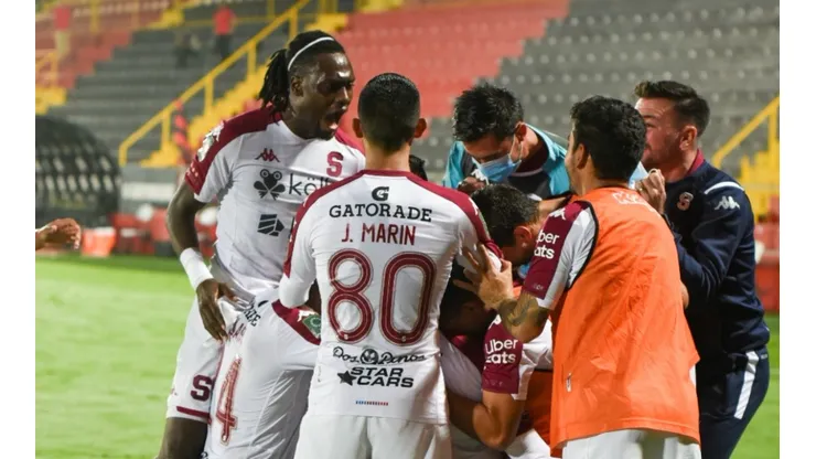 Saprissa es finalista tras eliminar a Alajuelense