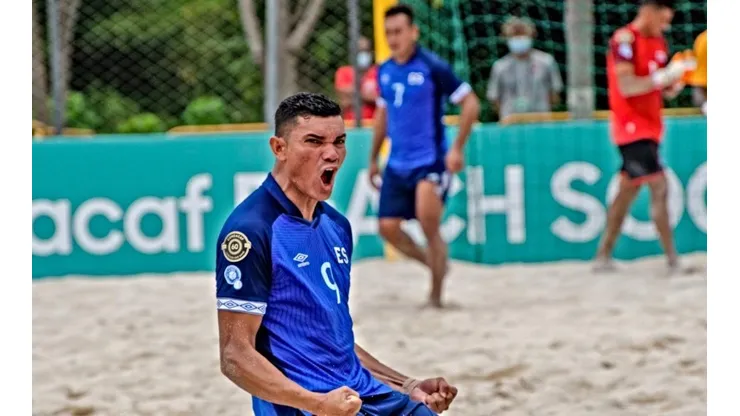 ¡El Salvador goleó y aseguró ser líder de su grupo!