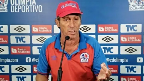 ¡Pedro Troglio se volvió loco en rueda de prensa! [VIDEO]