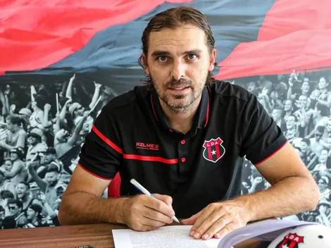 Carevic renueva su contrato con Alajuelense