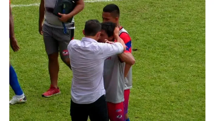 Sebastián Bini agrede a un jugador rival