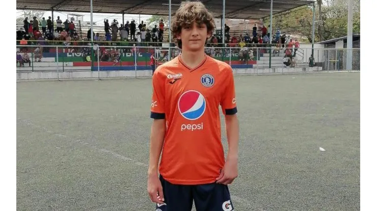 Mathias Vázquez juega de volante izquierda en las inferiores de Motagua