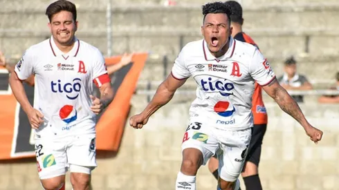 Alianza da un paso firme a la semifinal