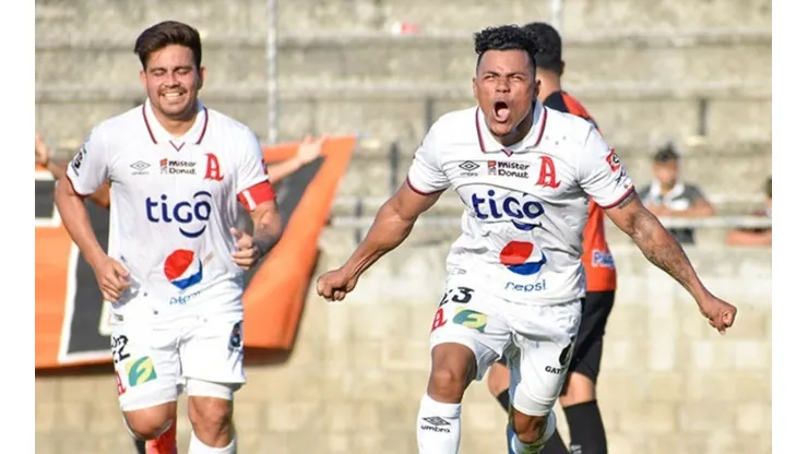 Alianza da un paso firme a la semifinal