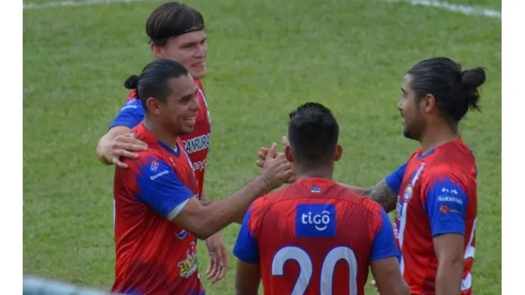 Alexander Larín marcó un golazo en Guatemala