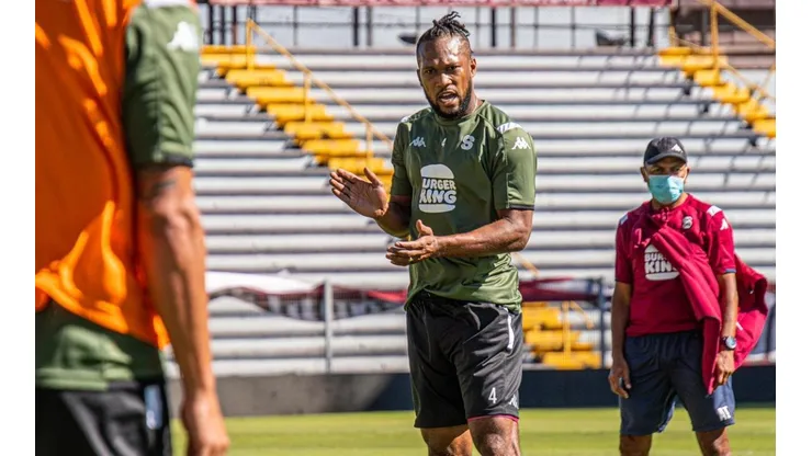 Kendall Waston se podría perder las últimas fechas
