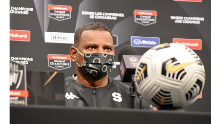 Saprissa se queda sin entrenador