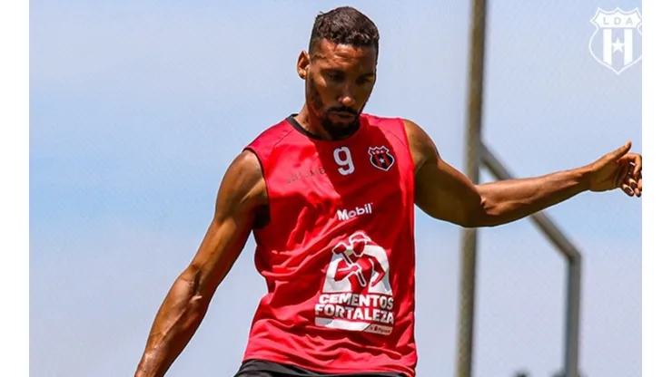 Baja de última hora para Alajuelense