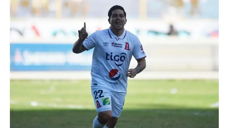 Zelaya terminó con una molestia muscular el partido contra Jocoro