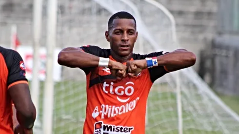 Récord: panameño es el máximo goleador en El Salvador