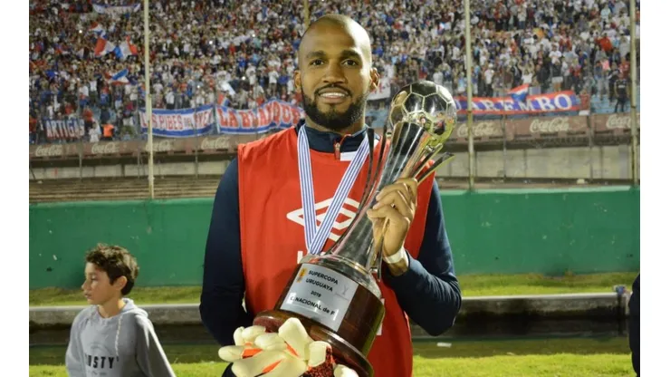 “Manotas” Mejía tiene nuevo equipo en Uruguay