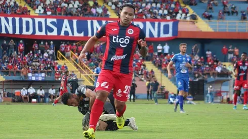 El pedido especial de Gullit Peña por el mal presente del FAS