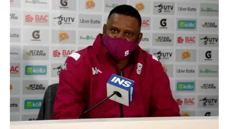 Roy Myers asume la responsabilidad del mal momento de Saprissa