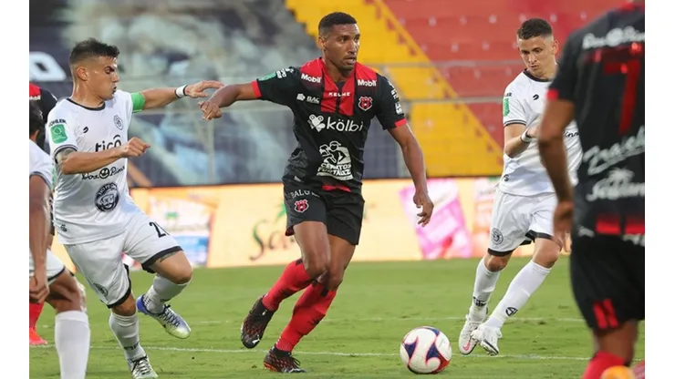 Marcel Hernández está aun triplete de igualar un récord