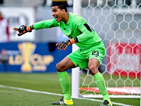 ¡Esteban Alvarado va por el arco tico!