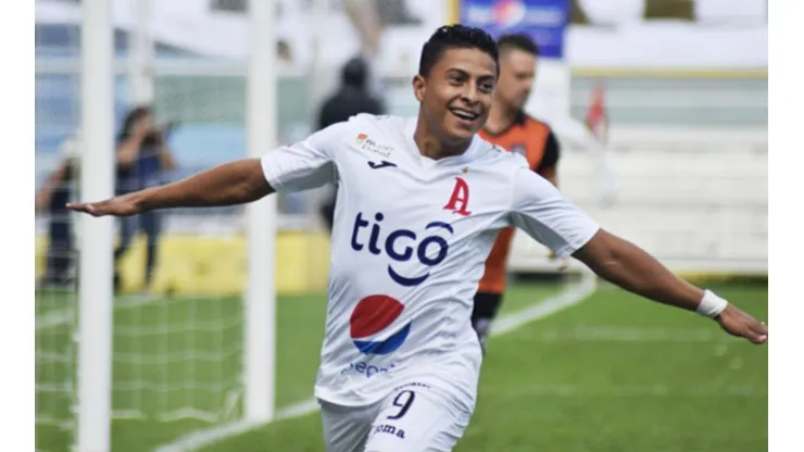 Alianza ya cuenta con Oscar Cerén