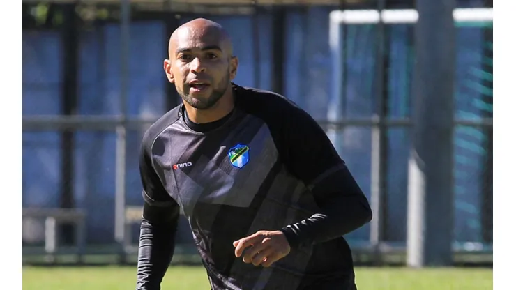 Alexander Robinson aún no podrá debutar con los Cremas
