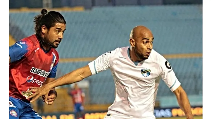 Alexander Robinson envió mensaje a la afición de los Cremas