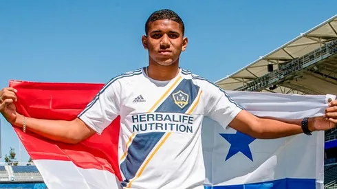 Los Ángeles Galaxy ficha a Carlos Harvey de Tauro FC