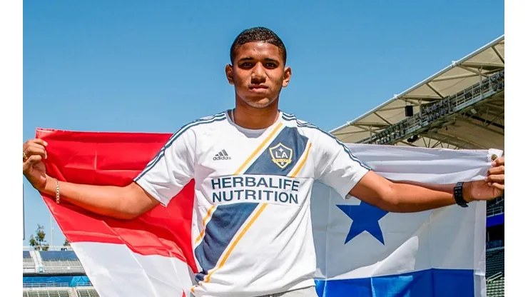 Los Ángeles Galaxy ficha a Carlos Harvey de Tauro FC
