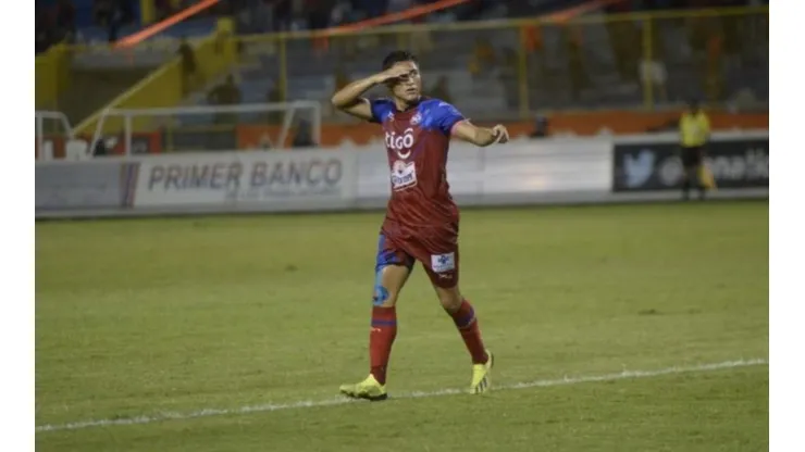 Dustin Corea deja el Edmonton FC de Canadá y vuelve a FAS