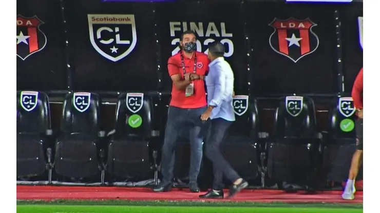 Andrés Carevic le envió un mensaje a Walter Centeno