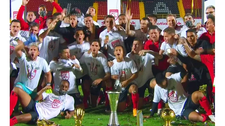 Alajuelense se corona campeón de la Liga Concacaf al vencer a Saprissa