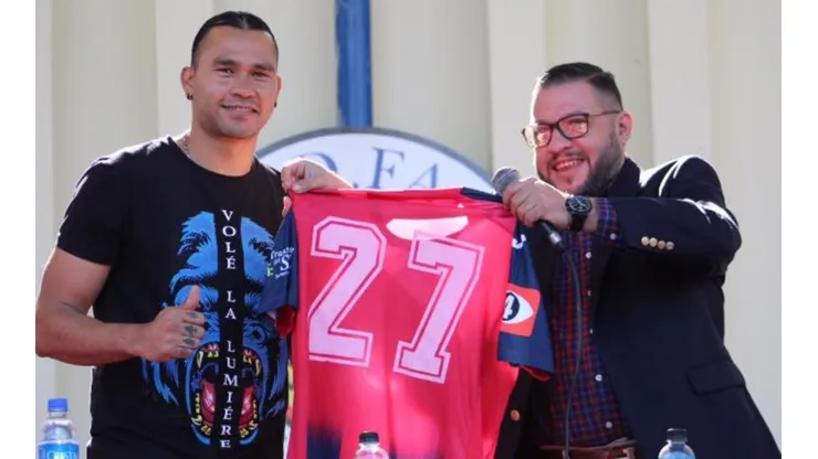 FAS presentó al “Gullit” Peña