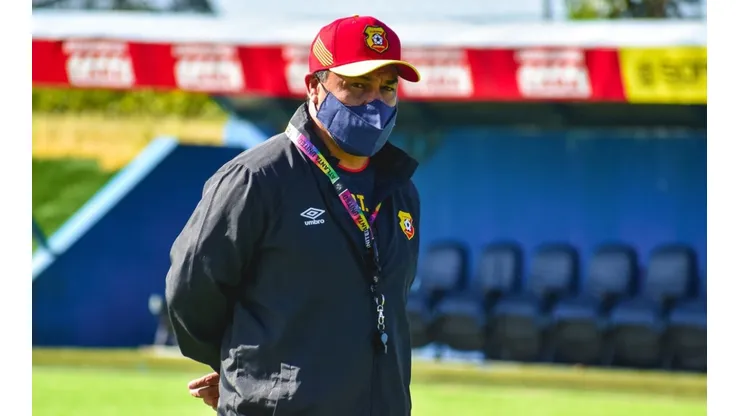 Herediano se queda sin entrenador