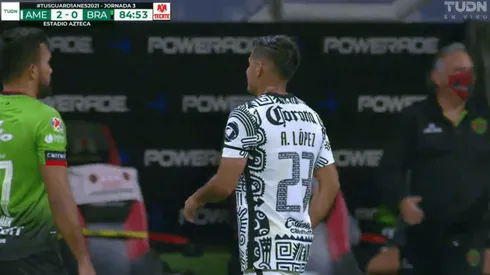 Antonio Chucho López salió muy enojado al ser sustituido y recibió críticas [VIDEO]