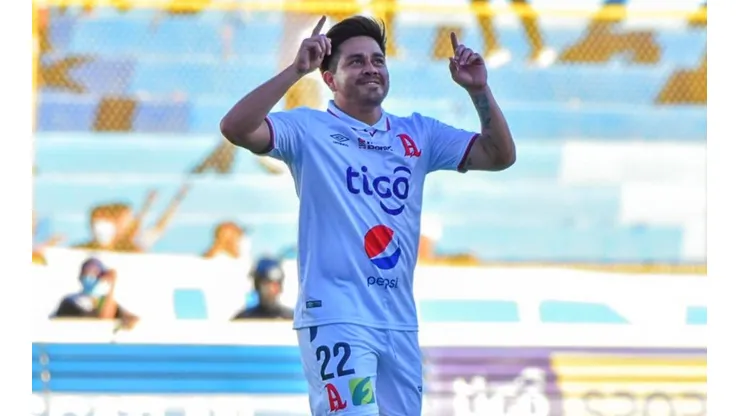 Alianza recupera a Fito Zelaya